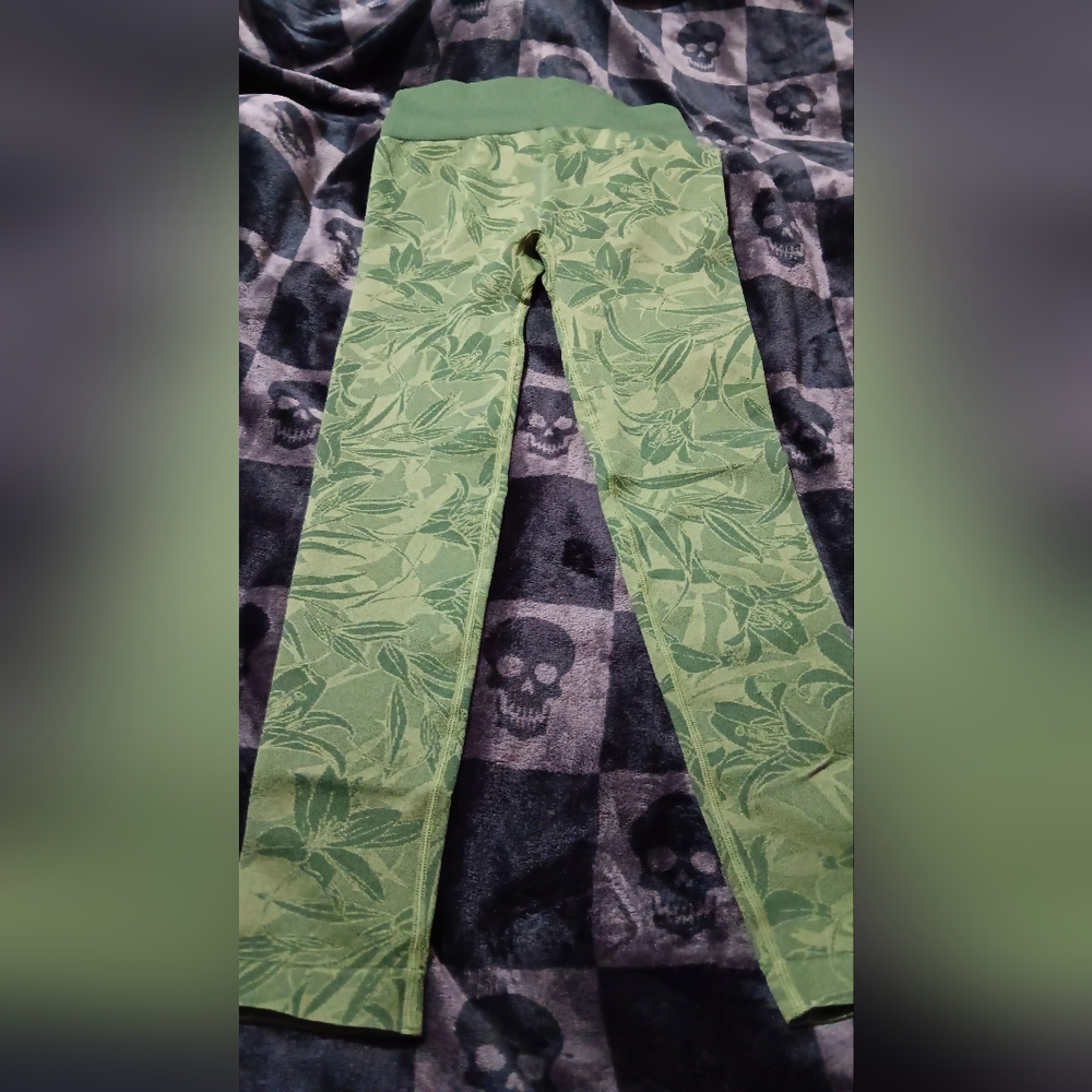 AnyBody  Green Flower Leggings